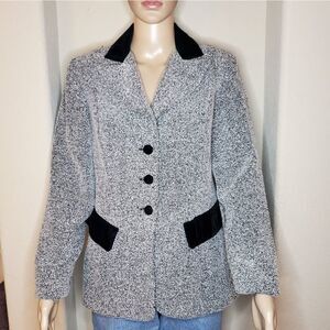 Suits us gray Tweed  3 button longs sleeve blazer